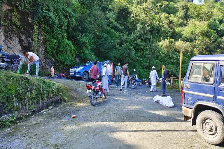 संदेहजनक: मसूरी के लिए निकला लेकिन पहुंचा नहीं, रविवार को खाई में मिली युवक की लाश