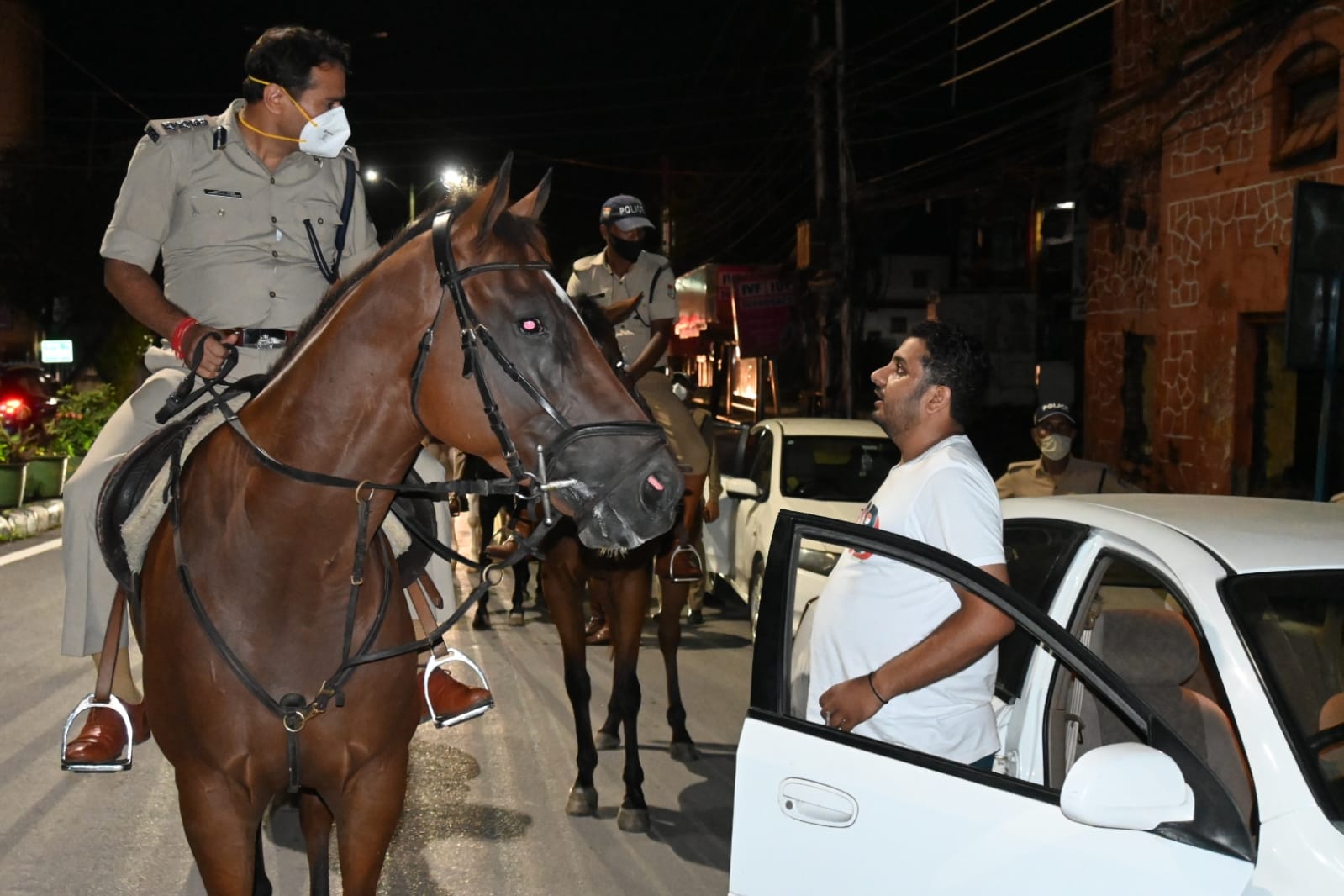 जायज़ा: देर रात नए पुलिस कप्तान ने किया शहर का निरीक्षण