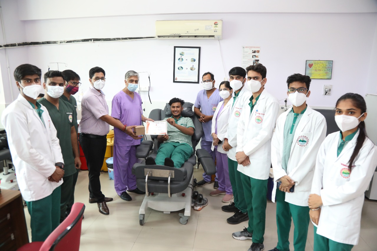 एम्स: जनसेवा के लिए आगे आए संस्थान के विद्यार्थी, रक्तदान कर जुटाया 35 यूनिट रक्त