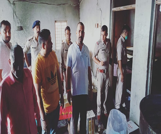 नकली मिठाई बनाने का कारखाना पकड़ा,कार्यवाही जारी