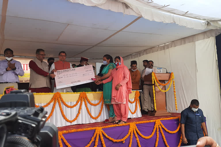 सीएम ने किया मेगा स्वरोजगार योजना का उद्घाटन