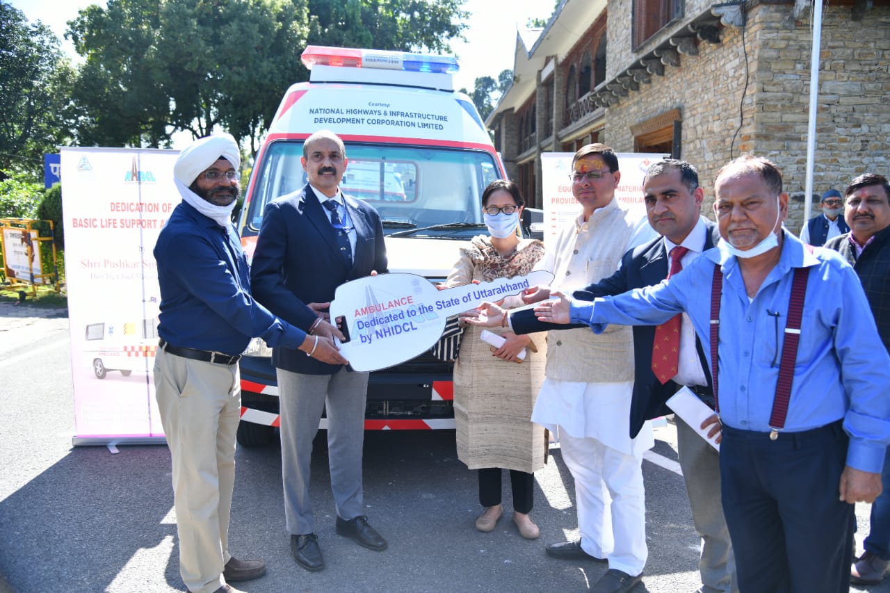 सीएम ने की चमोली एवं उत्तरकाशी के लिये आधुनिक उपकरणों से सुसज्जित दो एम्बुलेंस रवाना