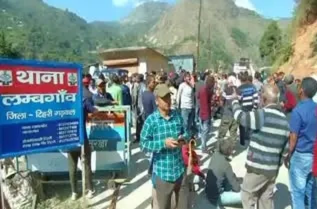 विवाहिता की मौत मामले में ग्रामीणों ने थाना घेरा