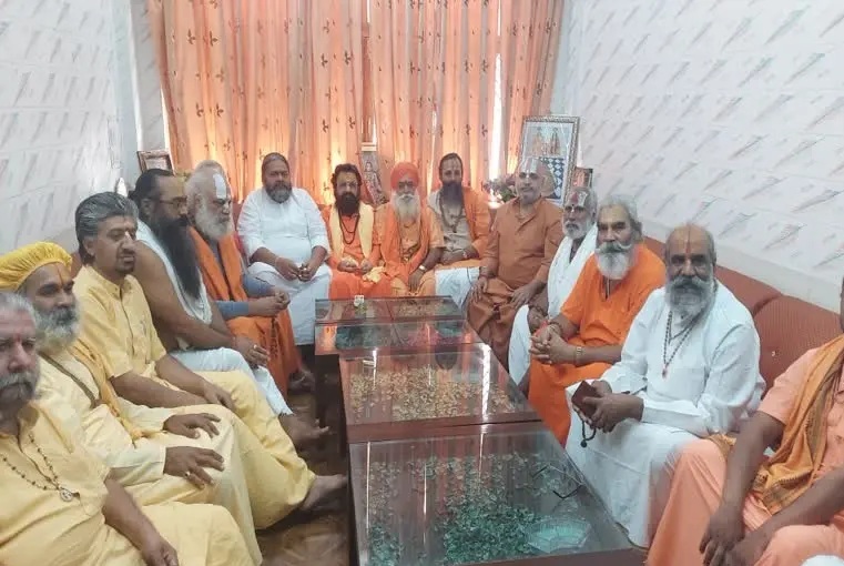 अखिल भारतीय अखाड़ा परिषद में दो फाड़, 7 अखाड़ों ने चुने अध्यक्ष और महामंत्री