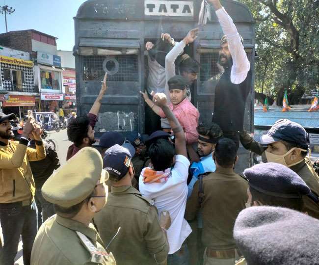 शाह के दौरे के विरोध में कांग्रेस ने निकाला मार्च