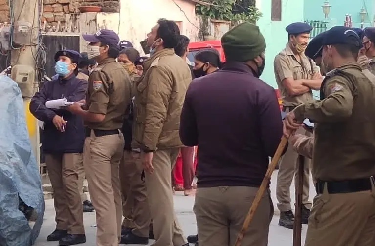 दून में पुलिस ने चलाया सत्यापन अभियान, वसूला जुर्माना