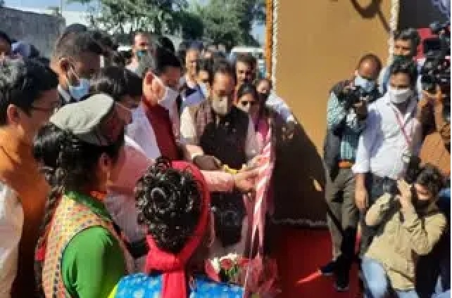 केंद्रीय मंत्री और सीएम धामी ने किया हुनर हाट मेले का शुभारंभ