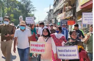 अपनी मांगों को लेकर दिव्यांगों ने किया सीएम आवास कूच