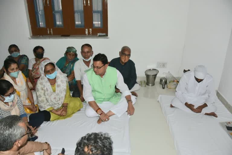 सीएम धामी ने दिवंगत नौसेना लेफ्टिनेंट के घर पहुंचकर दी सांत्वना