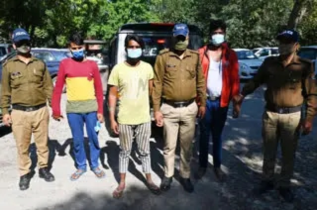 चोरों का मुखबिर निकला सिपाही, पकड़े गए आरोपियों ने खोला राज