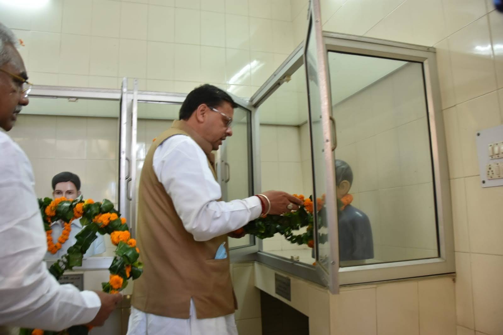 स्थापना दिवस: मुख्यमंत्री धामी ने राज्य आंदोलनकारी शहीदों को दी श्रद्धांजलि