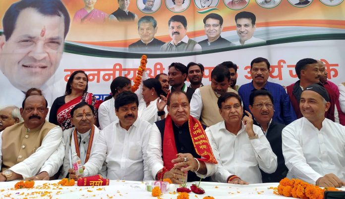 दून आगमन पर आर्य का भव्य स्वागत