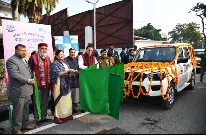 प्रशंसनीय: उत्तराखंड पुलिस को 101 वाहन देगा हंस फाउंडेशन, सीएम ने पहली खेप को दिखाई हरी झंडी
