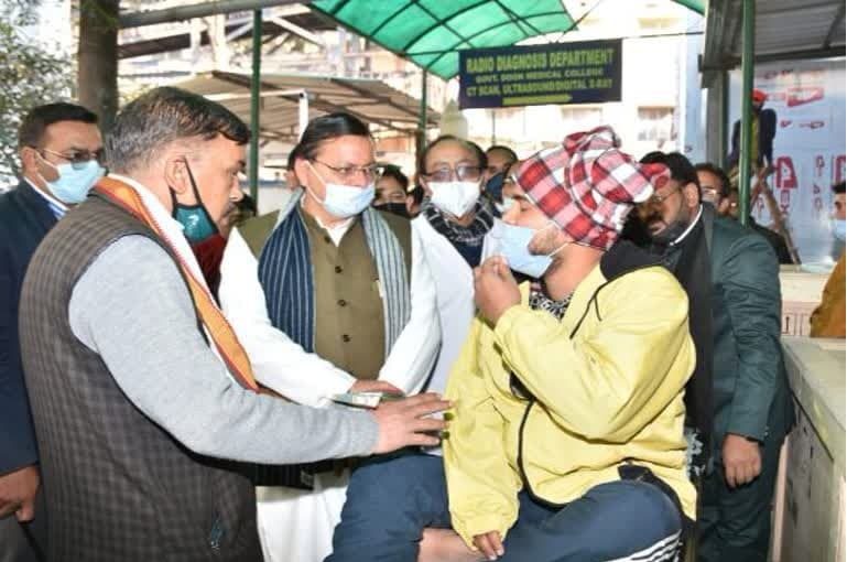 एक्शन: सुबह सुबह दून अस्पताल में जा धमके सीएम धामी, औचक निरीक्षण से मचा हड़कंप