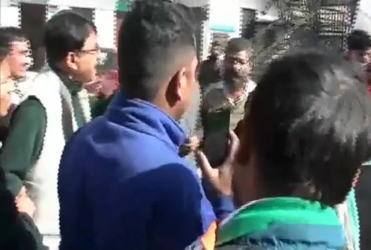 विवाद: कांग्रेस भवन में पिटते पिटते बचे प्रीतम सिंह के समर्थक नेता