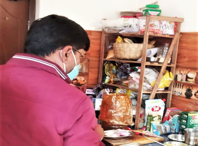 निरीक्षण के दौरान दो दुकानों में पाए गए एक्सपायरी डेट के उत्पाद