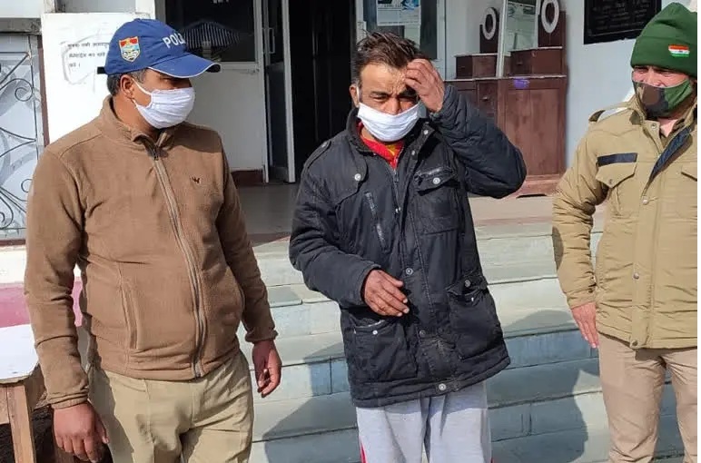 बेरहम: महिला को जिंदा जलाने की कोशिश, पति गिरफ्तार