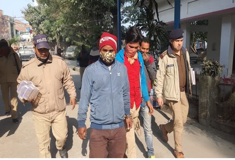 बस में हुई चोरी का किया खुलासा, तीन गिरफ्तार