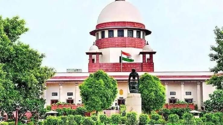 अतिक्रमण मामला: ध्वस्तीकरण के खौफ से बेहाल बस्तीवासियों को सुप्रीम कोर्ट से मिली राहत, हाईकोर्ट के आदेश पर लगाई रोक