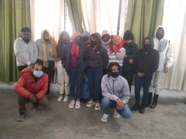 शिकंजा:  स्पा सेंटर की आड़ में चल रहा था देह व्यापार, पुलिस ने मौके से पकड़े गए 11 महिलाओं व 2 पुरुषों को भेजा जेल