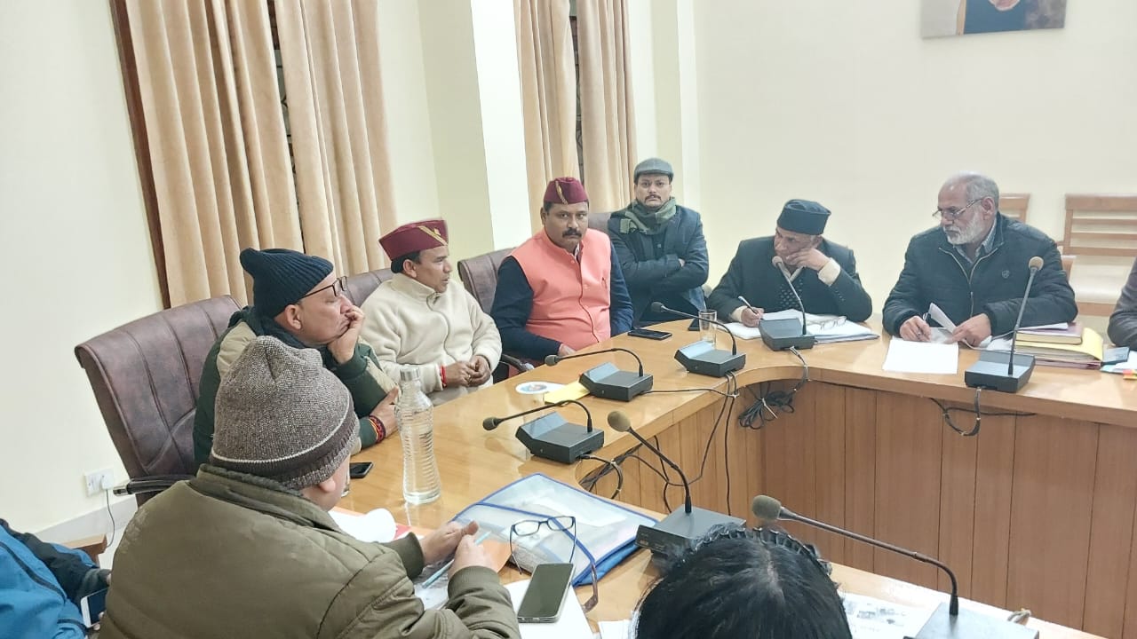 चिंतन: शिक्षकों के रिक्त पदों को लेकर शिक्षा मंत्री डाॅ धन सिंह रावत ने शिक्षा अधिकारियों के साथ की समीक्षा बैठक