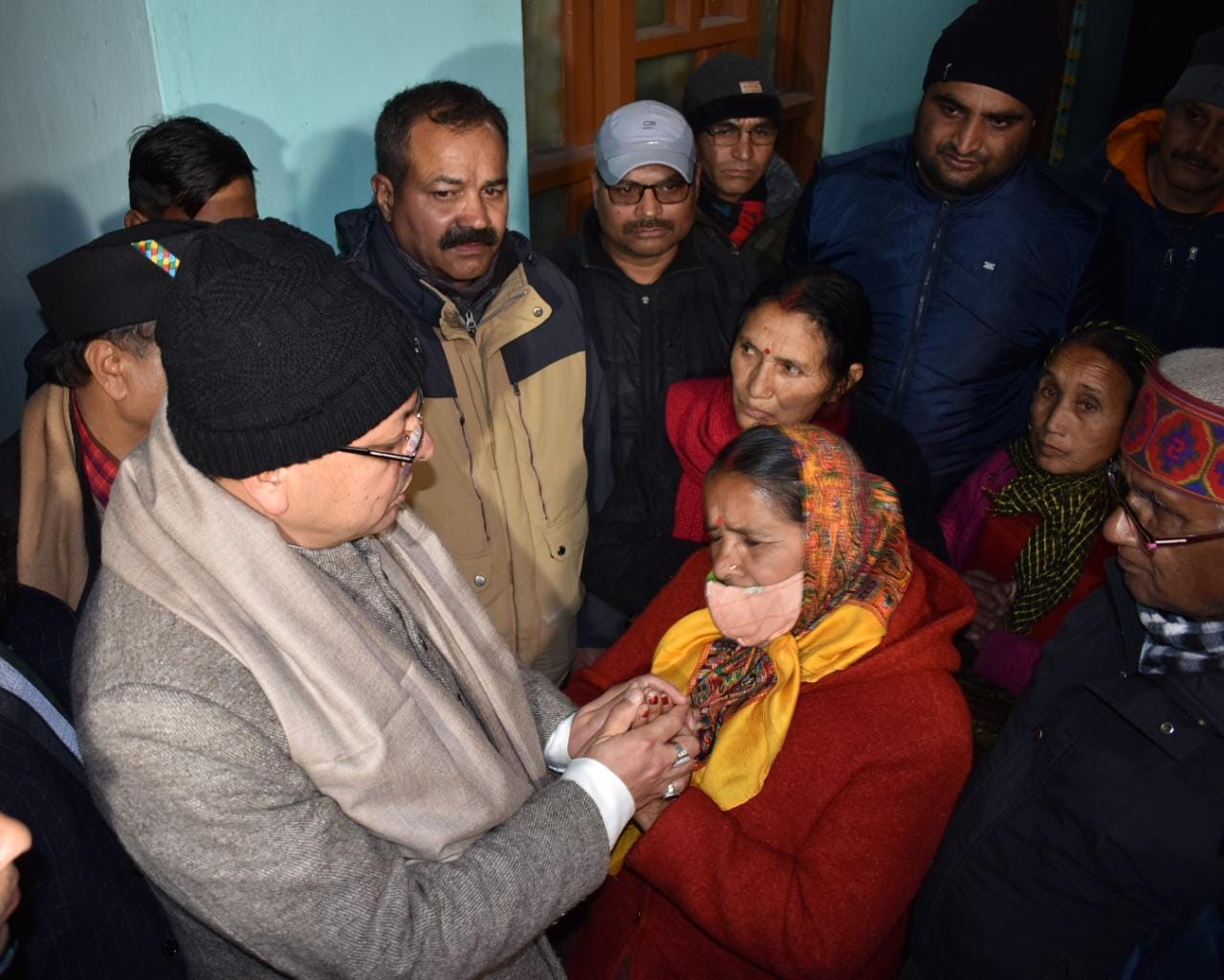 राज-काज: संकटग्रस्त जोशीमठ पहुंचे मुख्यमंत्री धामी, भू-धंसाव से प्रभावित लोगों से मिलकर जाना हाल