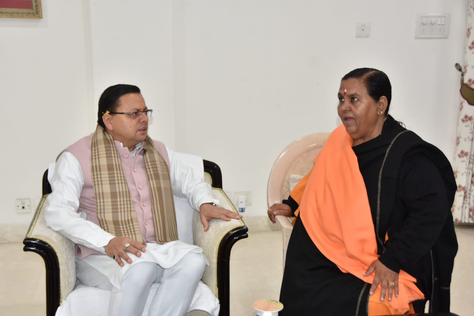 विमर्श: पूर्व केंद्रीय मंत्री उमा भारती ने सीएम पुष्कर सिंह धामी से की मुलाकात, जोशीमठ आपदा में राहत कार्यों को लेकर की चर्चा