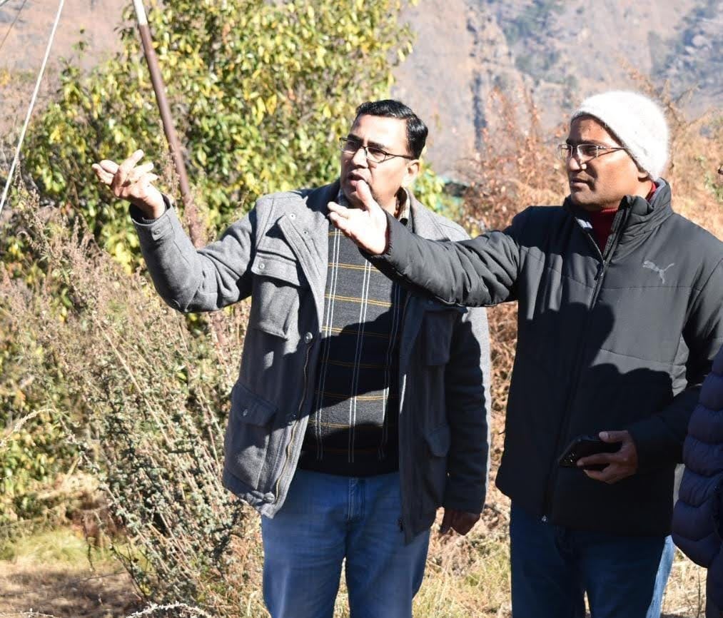निगरानी: संकटग्रस्त जोशीमठ पहुंचे आपदा प्रबन्धन सचिव डा. रंजीत कुमार सिन्हा, भू-धंसाव प्रभावित क्षेत्रों का किया स्थलीय निरीक्षण