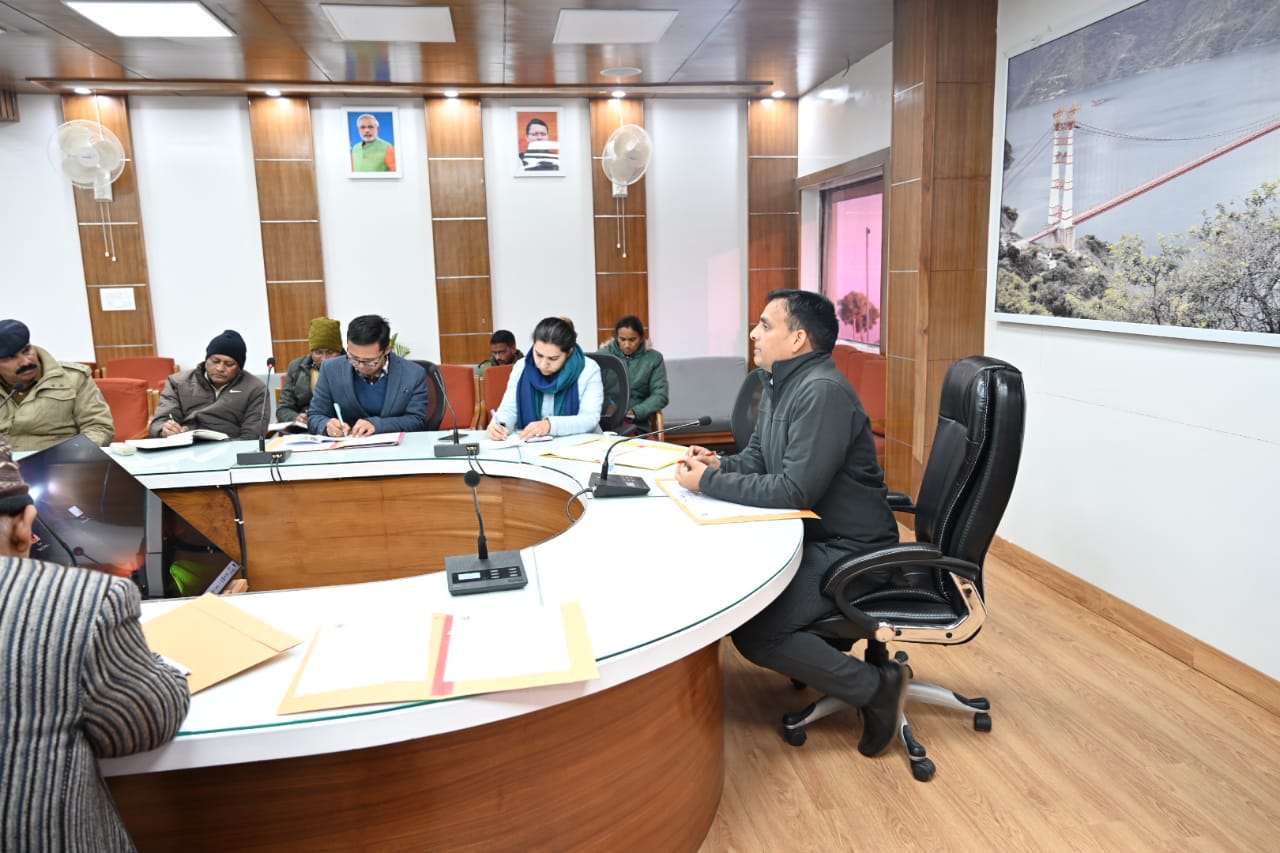 तैयारी: दस मार्च से आयोजित होगा 3 दिवसीय टिहरी झील महोत्सव, तैयारियों  को लेकर डीएम डाॅ सौरभ गहरवार ने ली अधीनस्थों की बैठक