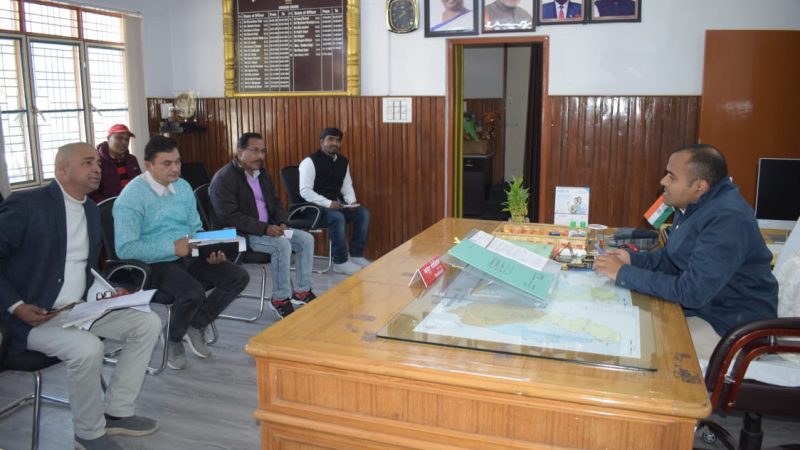 समीक्षा: डीएम ने ली रेडक्राॅस सोसाइटी की बेैठक, यात्रा के दौरान गरीब यात्रियों की भोजन व्यवस्था हेतु उचित स्थान चिन्हित करने के दिए निर्देश