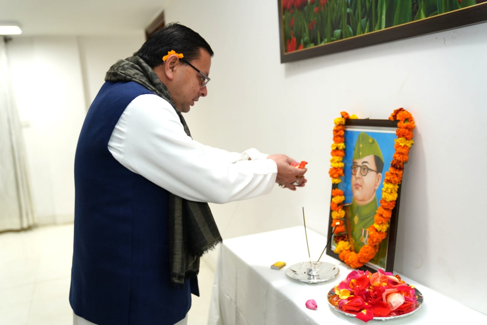 स्मरण: नेता जी सुभाषचंद्र बोस की जयंती पर सीएम धामी ने श्रद्धासुमन अर्पित कर दी श्रद्धांजलि