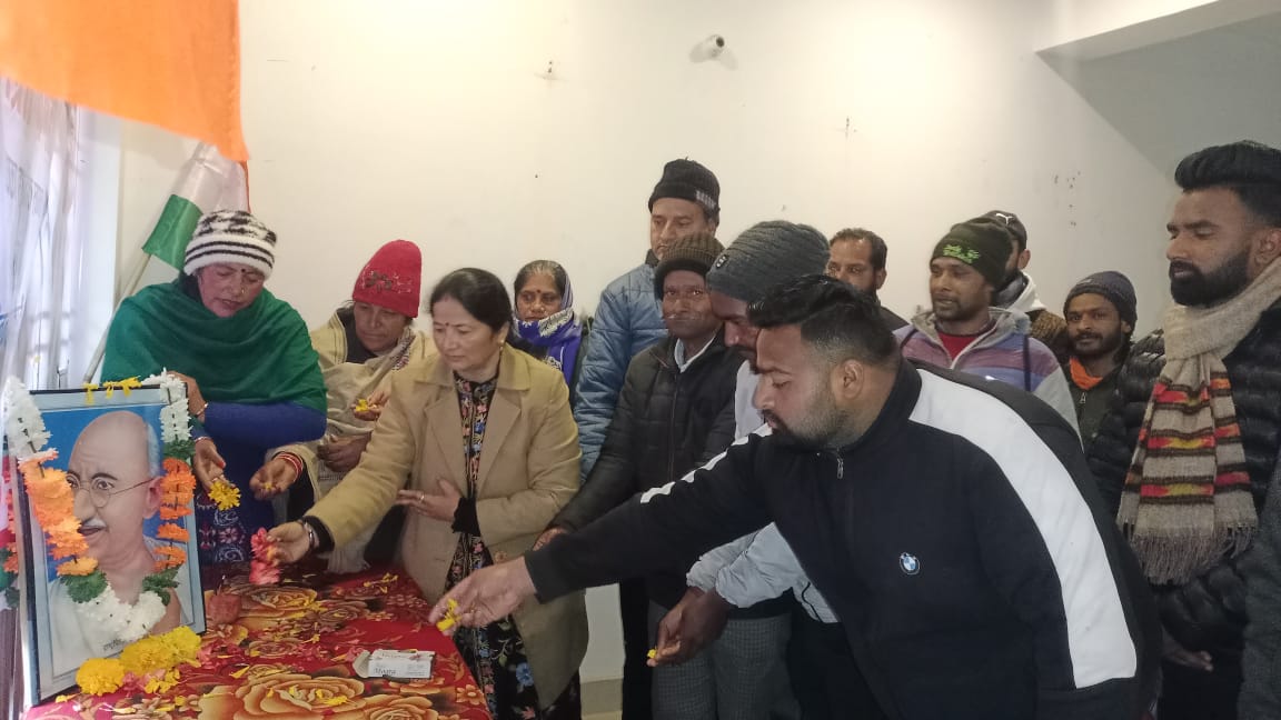 जयहिंद: महात्मा गांधी को पुण्यतिथि पर कांग्रेसियों ने दी श्रद्घांजलि,’भारत जोड़ो,नफरत छोड़ो’ कार्यक्रम के समापन पर तिरंगे को दी सलामी