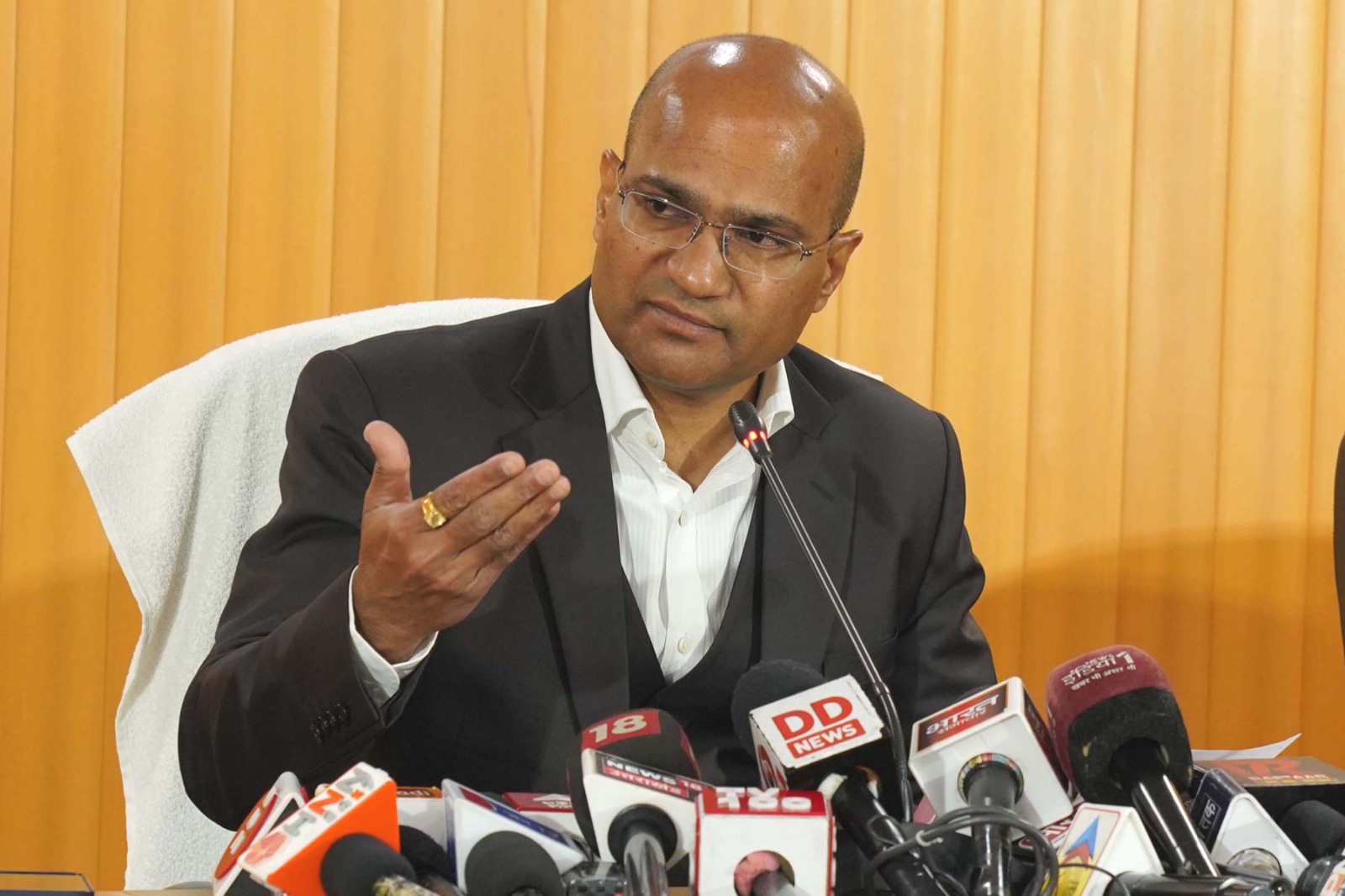 जोशीमठ अपडेट: भूधंसाव व भूस्खलन को लेकर अपर मुख्य सचिव आनन्दवर्धन की अध्यक्षता मेंहुई उच्चाधिकार प्राप्त समिति की बैठक