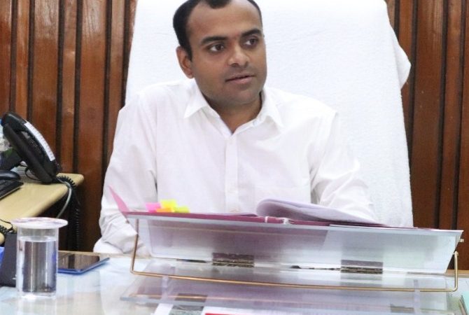 सिस्टम: सरकारी कार्यालयों में अब ई-ऑफिस के माध्यम से किये जाएंगे जनता से जुड़े कार्य, डीएम ने किये आदेश जारी
