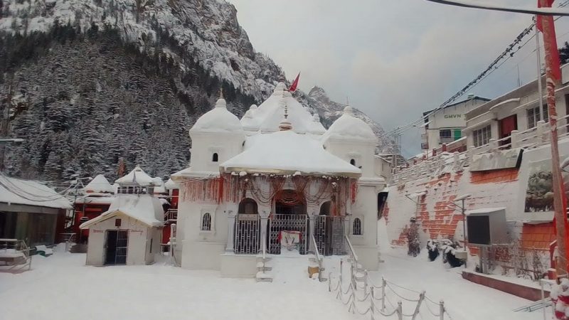 मौसम: पहाड़ों ने ओढ़ी बर्फ की सफेद चादर, दून में रात को झमाझम बारिश