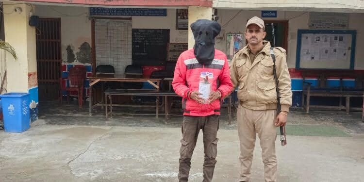 शिकंजा: चैकिंग के दौरान संदिग्ध युवक गिरफ्तार, पुलिस की तलाशी में देशी तमंचा बरामद