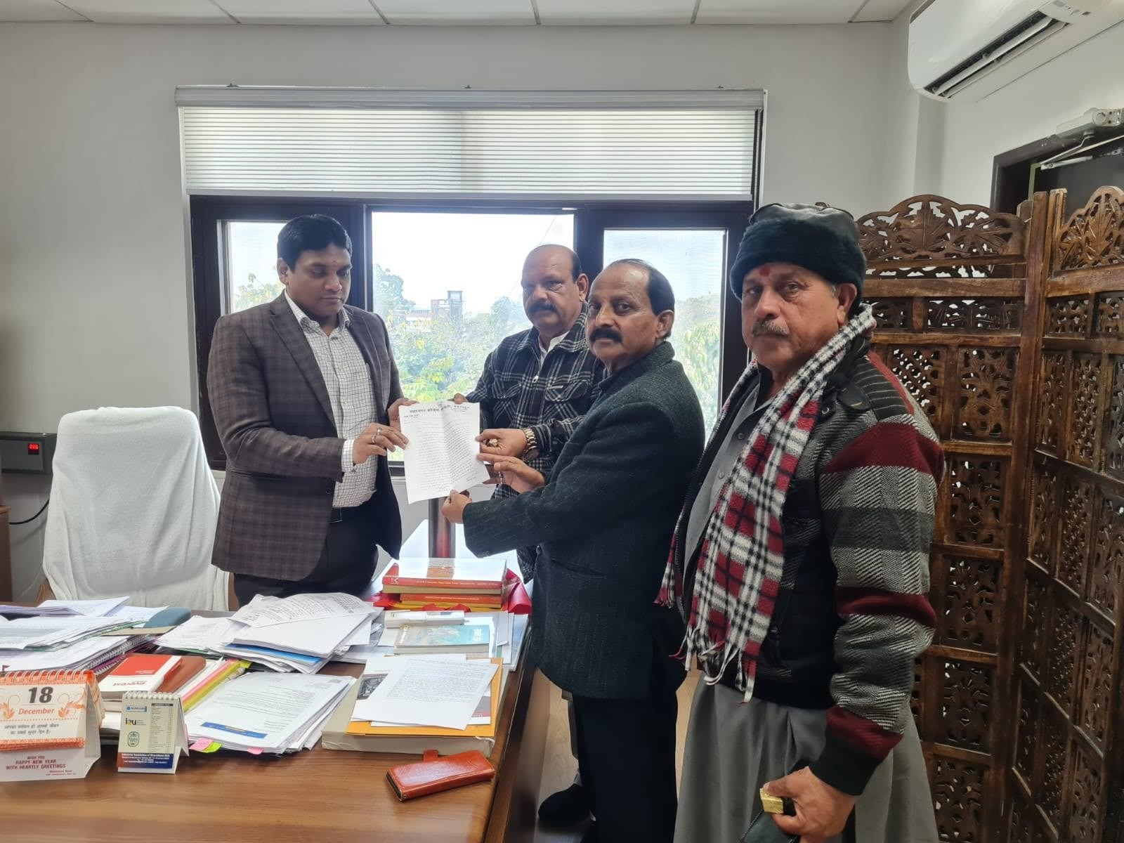 आवाज़: सरकारी अस्पतालों में जन सुविधाओं को दुरुस्त किए जाने की मांग, स्वास्थ्य सचिव से कांग्रेस पदाधिकारियों ने की मुलाकात