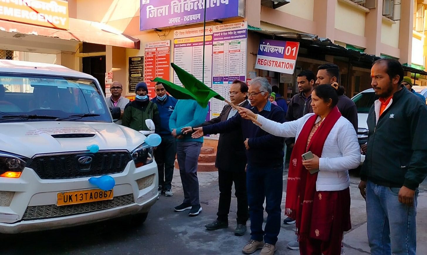 सुविधा: रोगियों को लाने व ले जाने हेतु निःशुल्क परिवहन सेवा का शुभारंभ, जिला पंचायत अध्यक्ष अमरदेई शाह ने दिखाई हरी झंडी