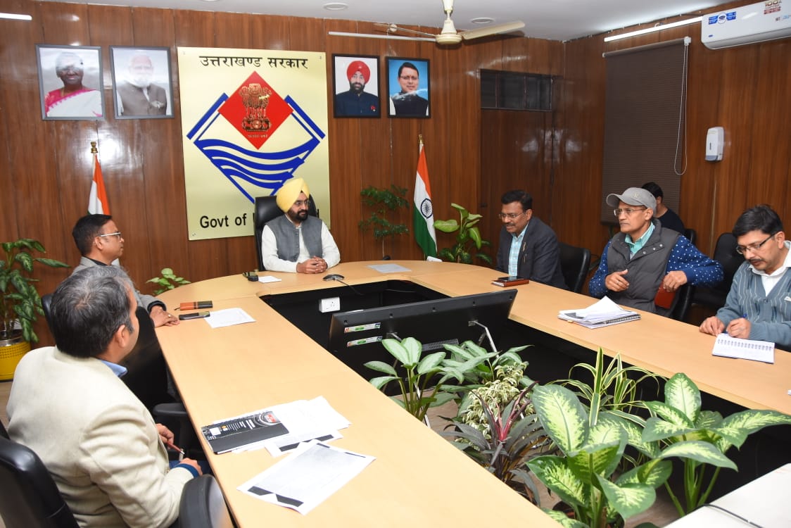 सुविधा: पर्वतीय जनपदों में खूबसूरत पर्यटन स्थलों के आसपास बनेंगी छोटी-छोटी पार्किंग, मुख्य सचिव ने दिए निर्देश देहरादून।
