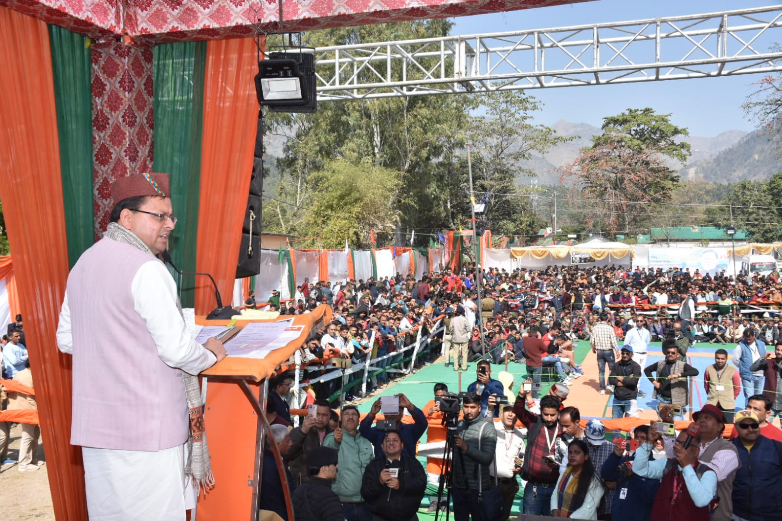 राज-काज: किसकी सरकार ने लागू किया प्रदेश में देश का सबसे कड़ा ‘नकल विरोधी कानून’, सीएम धामी ने विरोधियों पर कसा तंज