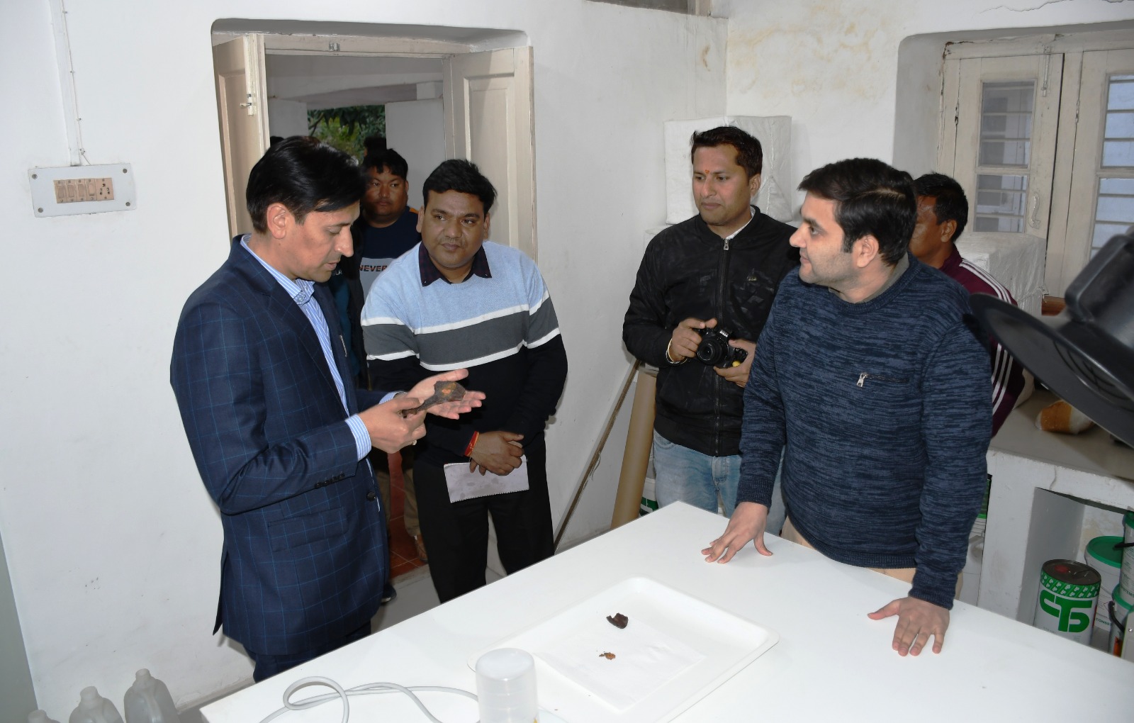 जायजा: कुमाऊं कमिश्नर दीपक रावत ने किया हिमसा का निरीक्षण, धरोहरों के संरक्षण को बताया महत्वपूर्ण