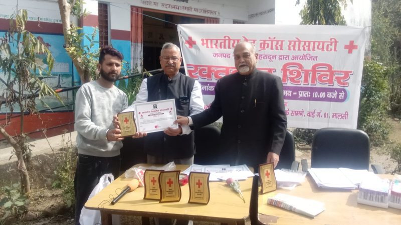 जनसेवा: भारतीय रेड क्रॉस सोसायटी के सहयोग से स्व. रतनी देवी खत्री की छठी पुण्यतिथि पर रक्तदान शिविर का आयोजन