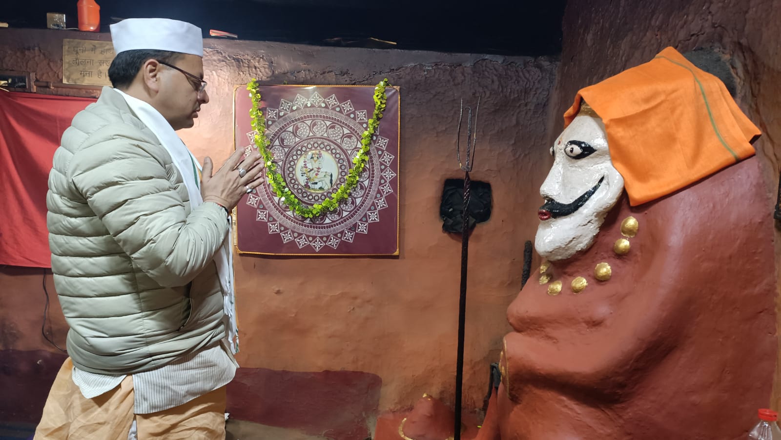 आस्था: सीएम धामी ने गोल्ज्यू मंदिर में की पूजा अर्चना, प्रदेश की खुशहाली के लिए की कामना