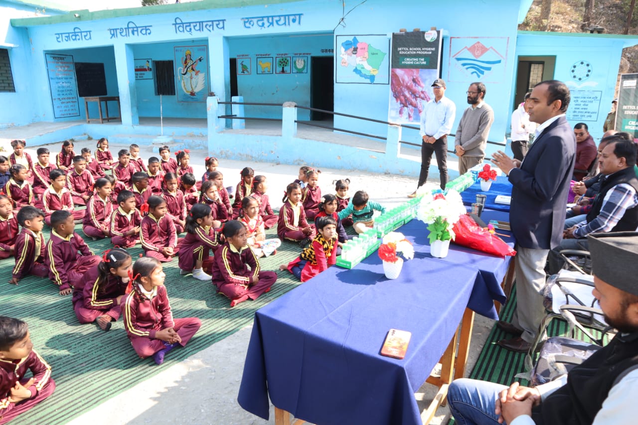 पहल: विद्यार्थियों की स्वास्थ्य जागरूकता हेतु जिलाधिकारी ने किया डेटोल हाईजीनिक कार्यक्रम का शुभारंभ
