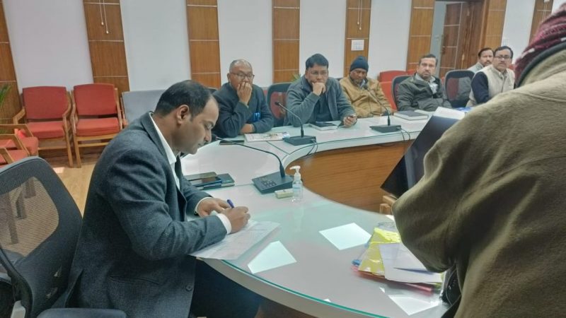 सुनवाई: जनता दरबार में मुख्य विकास अधिकारी ने सुनीं जनशिकायतें, संबंधित विभागों को दिए निस्तारण के निर्देश