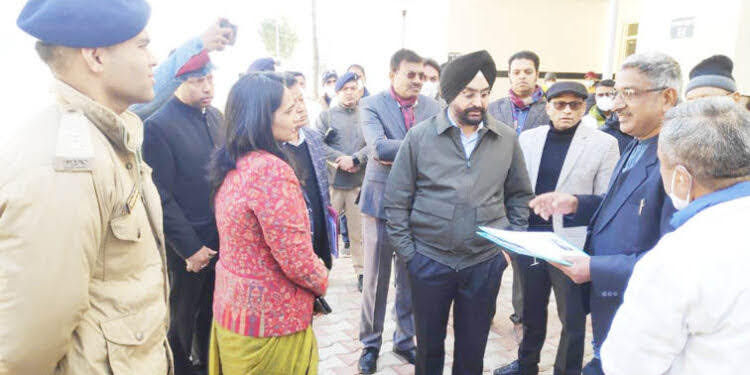 उम्मीद: दो माह के भीतर शुरू हो जाएंगी नैनी-सैनी से हवाई सेवाएं, मुख्य सचिव एसएस संधु ने किया निरीक्षण