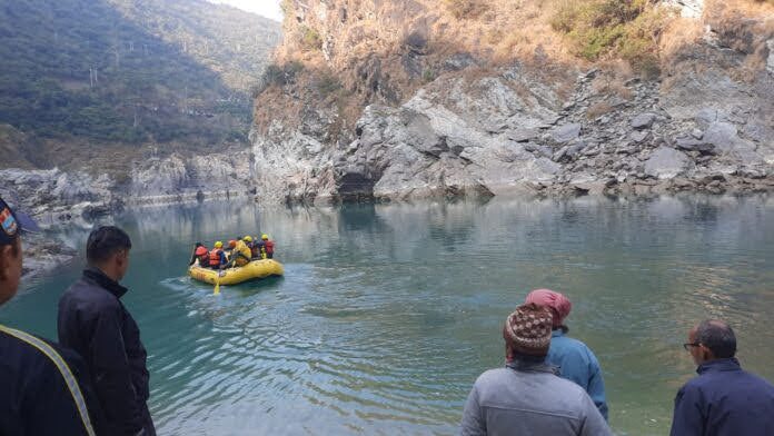 दुखद: पैर फिसलने से गंगा में बह गये दो सगे नाबालिग भाई, एसडीआरएफ का सर्च अभियान जारी