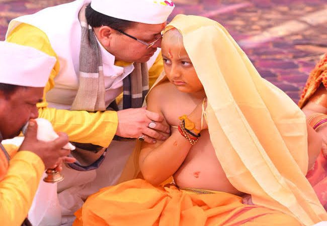कर्मकांड: हरिद्वार में विधि विधान से हुआ सीएम धामी के बेटे का यज्ञोपवीत संस्कार