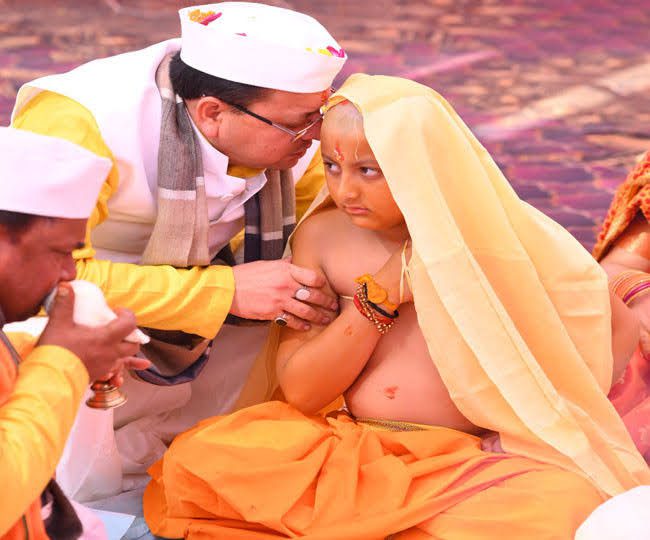 कर्मकांड: हरिद्वार में विधि विधान से हुआ सीएम धामी के बेटे का यज्ञोपवीत संस्कार