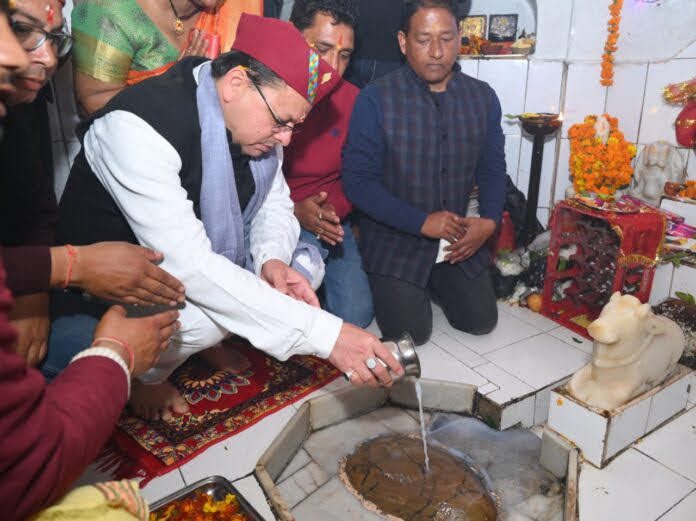 आस्था: सीएम धामी ने शिवरात्रि पर पूजा अर्चना कर की प्रदेश की खुशहाली की कामना